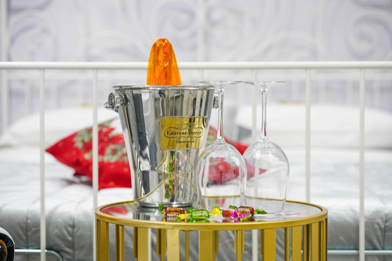 לינה וארוחת בוקר פיצו Piedigrotta Magique Luxury מראה חיצוני תמונה