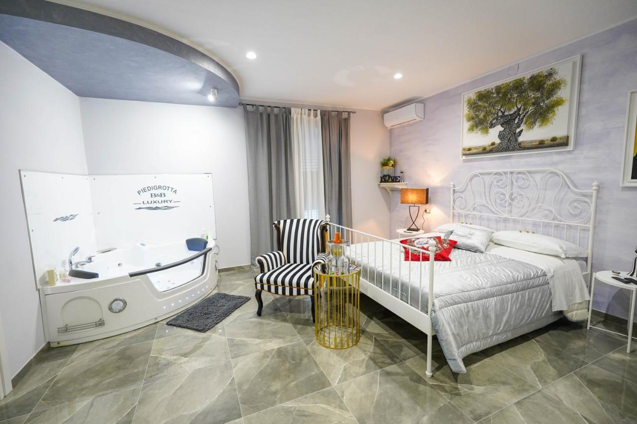 לינה וארוחת בוקר פיצו Piedigrotta Magique Luxury מראה חיצוני תמונה