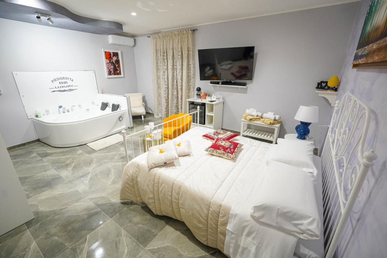 לינה וארוחת בוקר פיצו Piedigrotta Magique Luxury מראה חיצוני תמונה